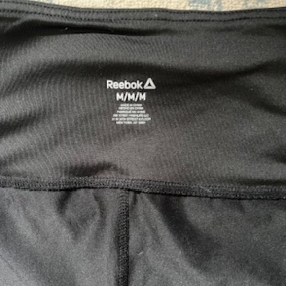 🧡 3/15 Reebok Black Cropped Leggings Women's M - Picture 2 of 9